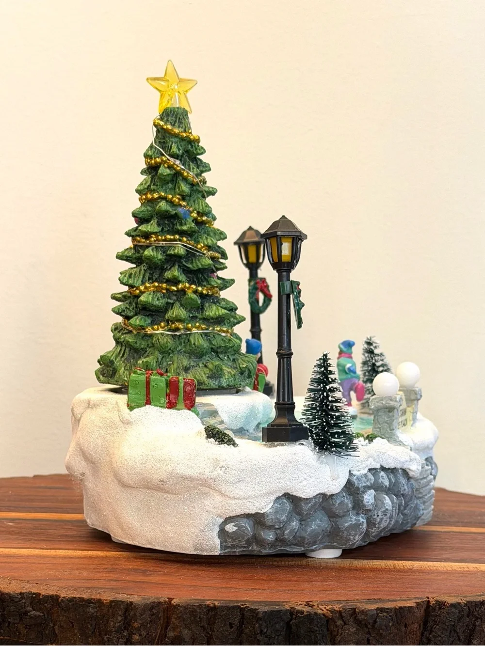 St Nicholas Square Victorian Tree Plaza Music Motion Lighted 2022